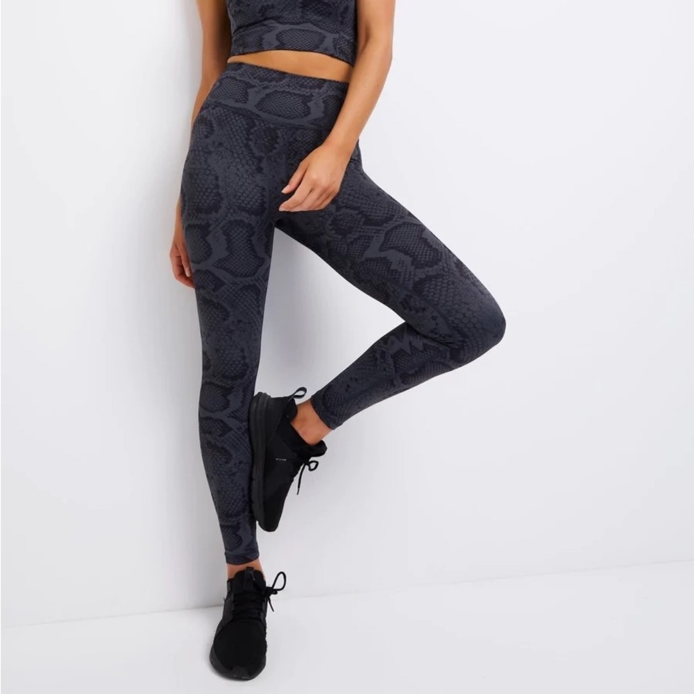 NWT Women Python Charcoal legging Allfenix designed in Australia